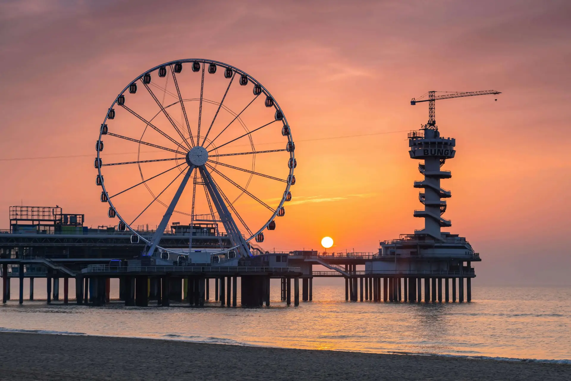 Photo of the Ferris wheel on The Hague's beach